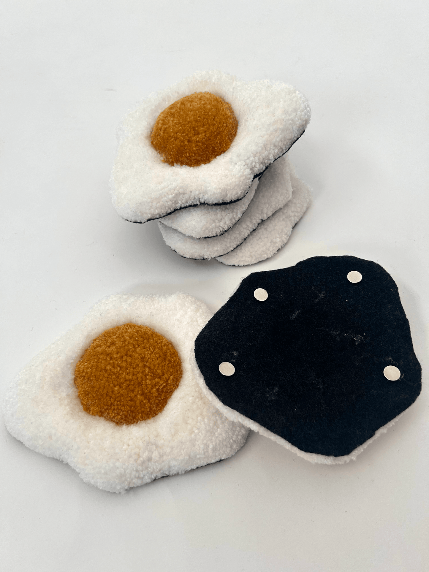 Egg Rug Magnet