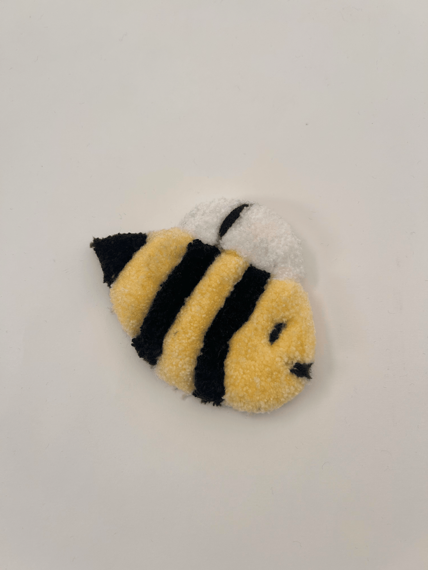 Bee Rug Magnet